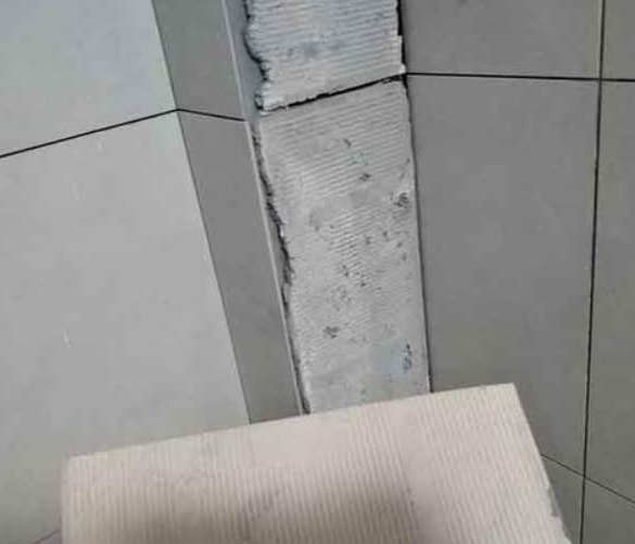 武夷山瓷砖空鼓维修公司分享下厨房瓷砖脱落的补救措施。